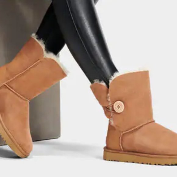 UGG Bailey Button Boot - Picture 8 of 9